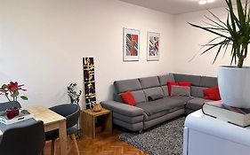 Split Apartment - 5 Min By Car To The Beach & City Center - Free Public Parking